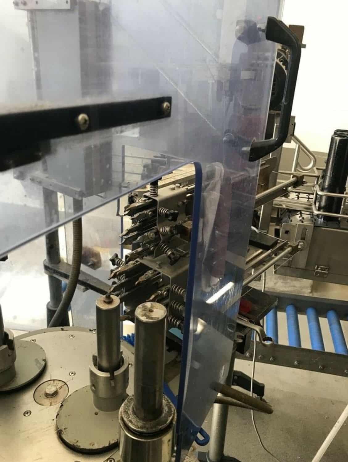 Vue de côté de Nagel, PAC, Juwatec, ICS Ligne de remplissage de verre consigné pour bière, boissons gazeuses