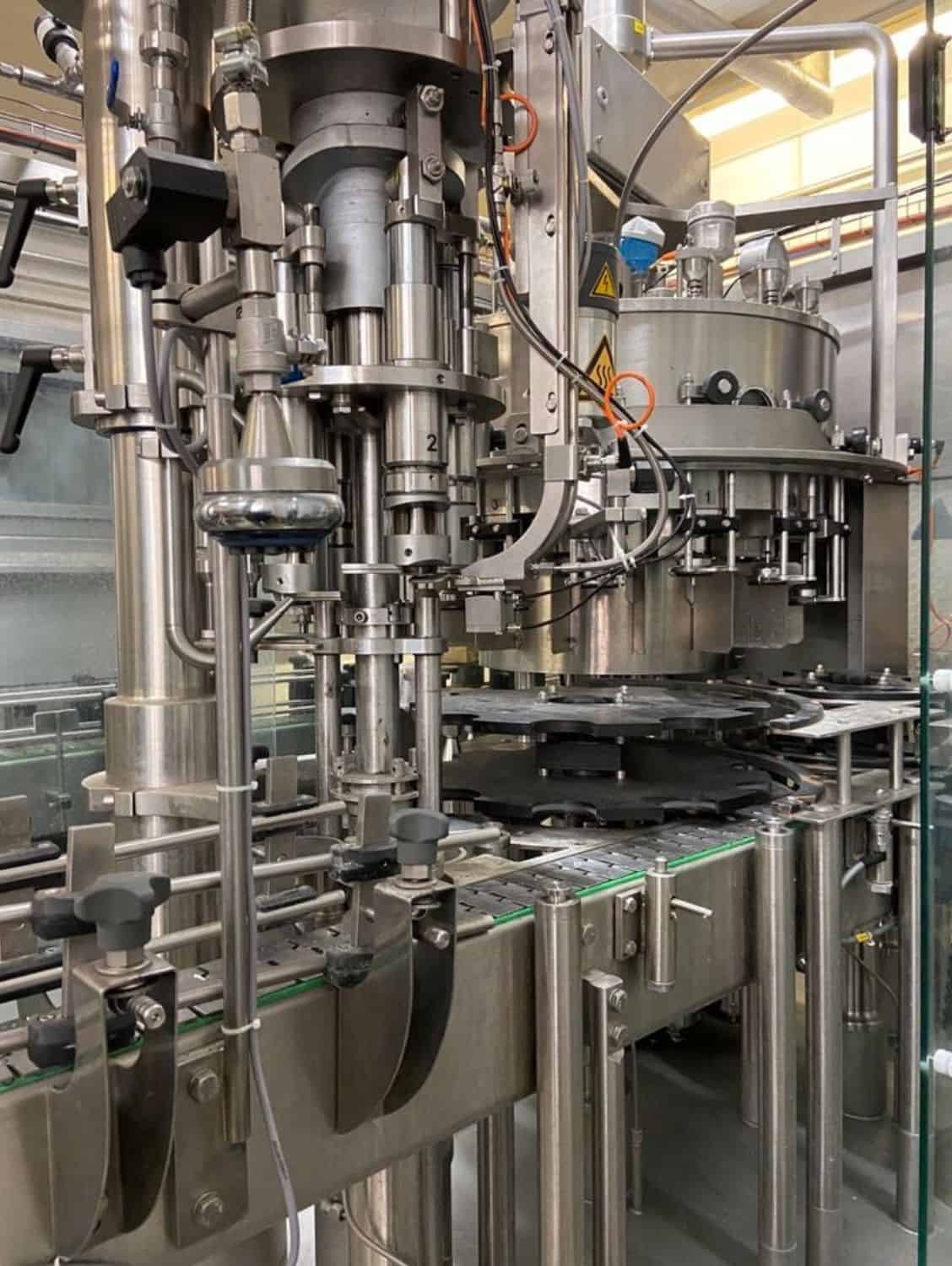 Salle de travail de Nagel, PAC, Juwatec, ICS Ligne de remplissage de verre consigné pour bière, boissons gazeuses