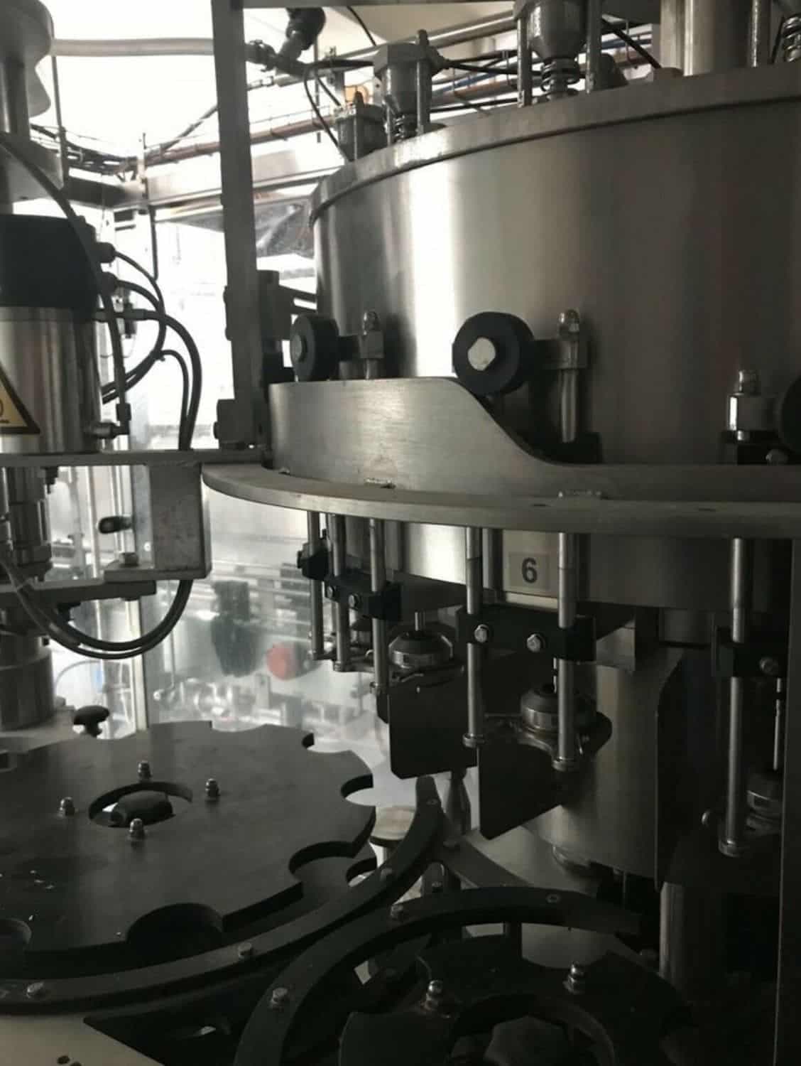 Salle de travail de Nagel, PAC, Juwatec, ICS Ligne de remplissage de verre consigné pour bière, boissons gazeuses