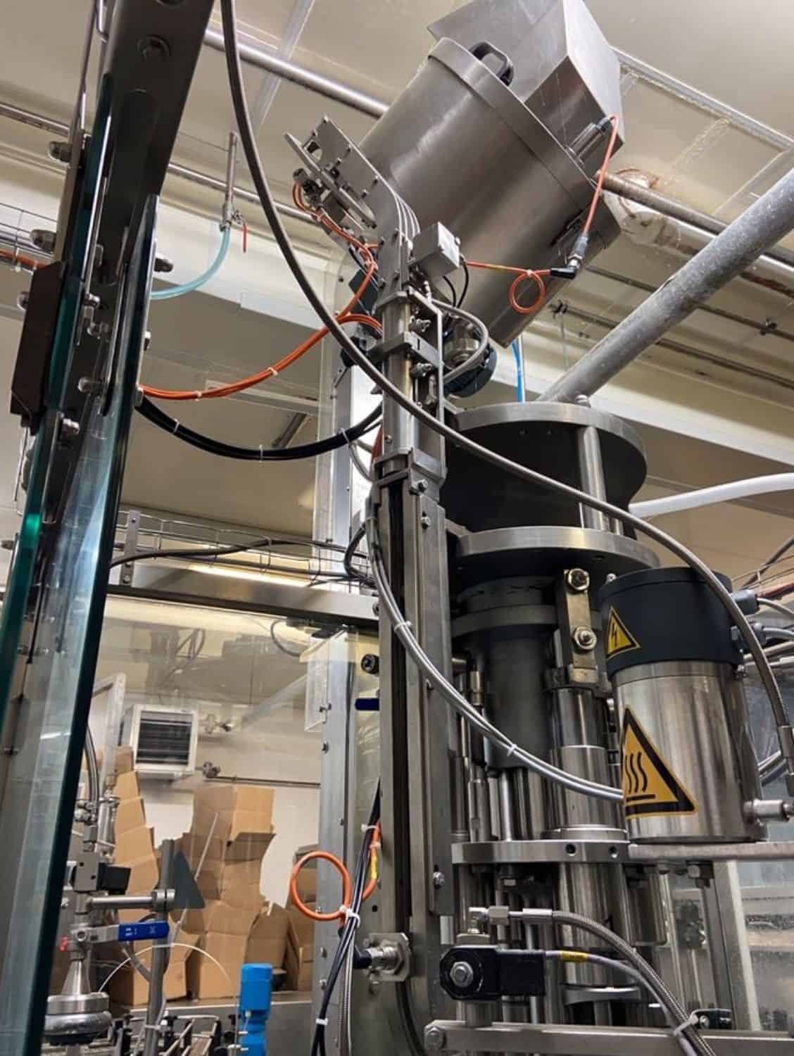 Vue de côté de Nagel, PAC, Juwatec, ICS Ligne de remplissage de verre consigné pour bière, boissons gazeuses