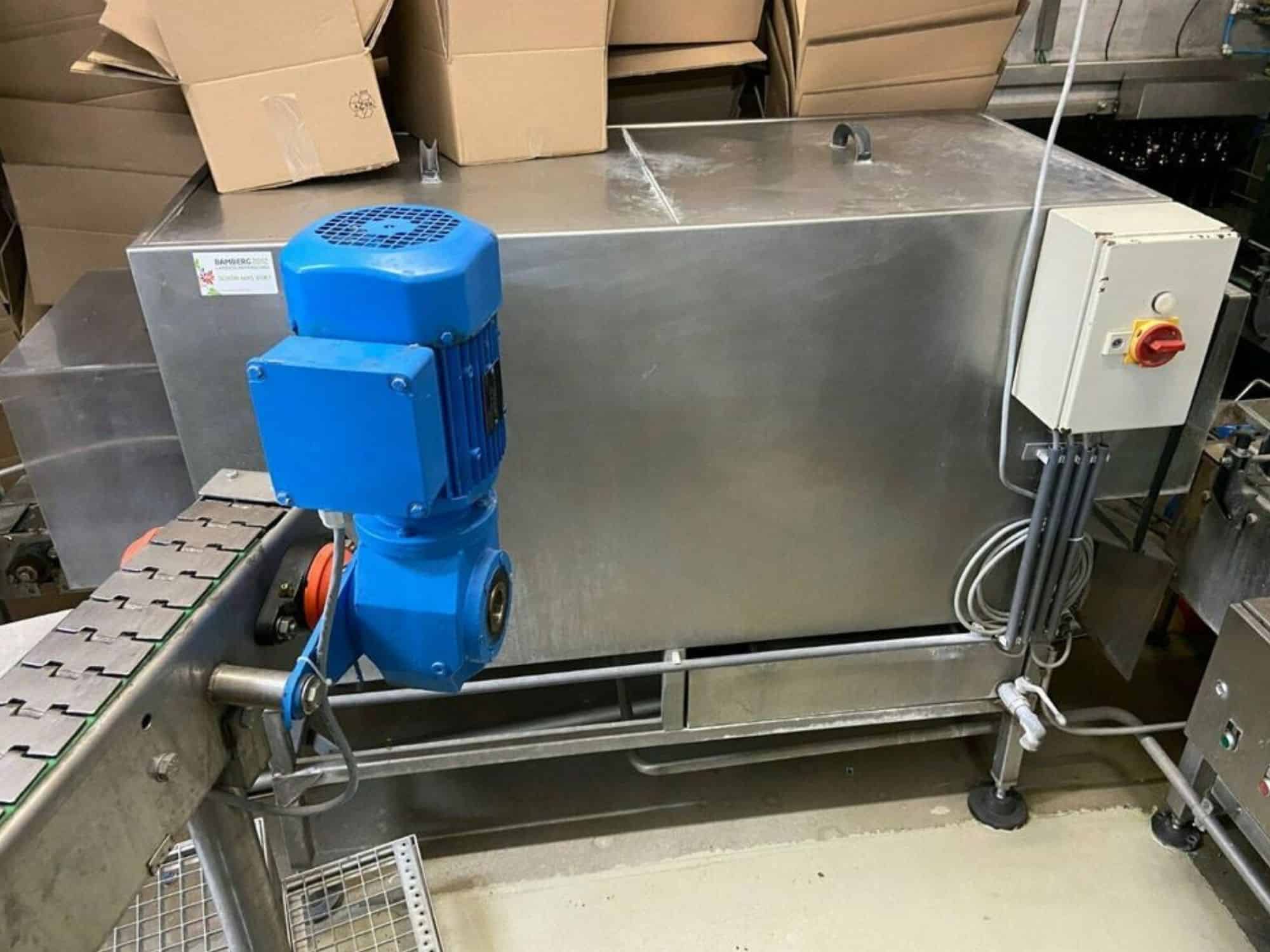 Détail de la ligne de remplissage de verre consigné Nagel, PAC, Juwatec, ICS pour bière et boissons gazeuses