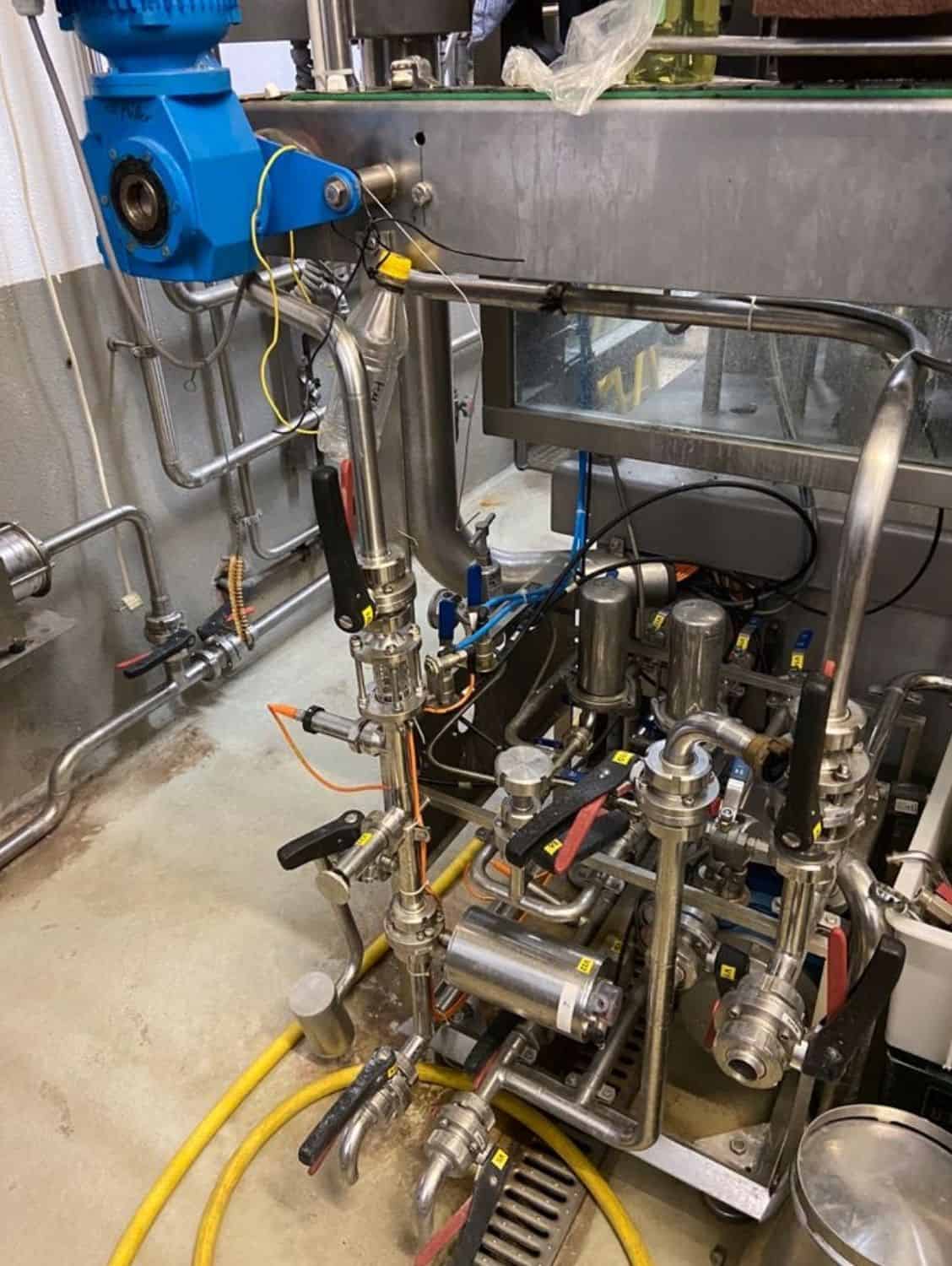 Vue de côté de Nagel, PAC, Juwatec, ICS Ligne de remplissage de verre consigné pour bière, boissons gazeuses