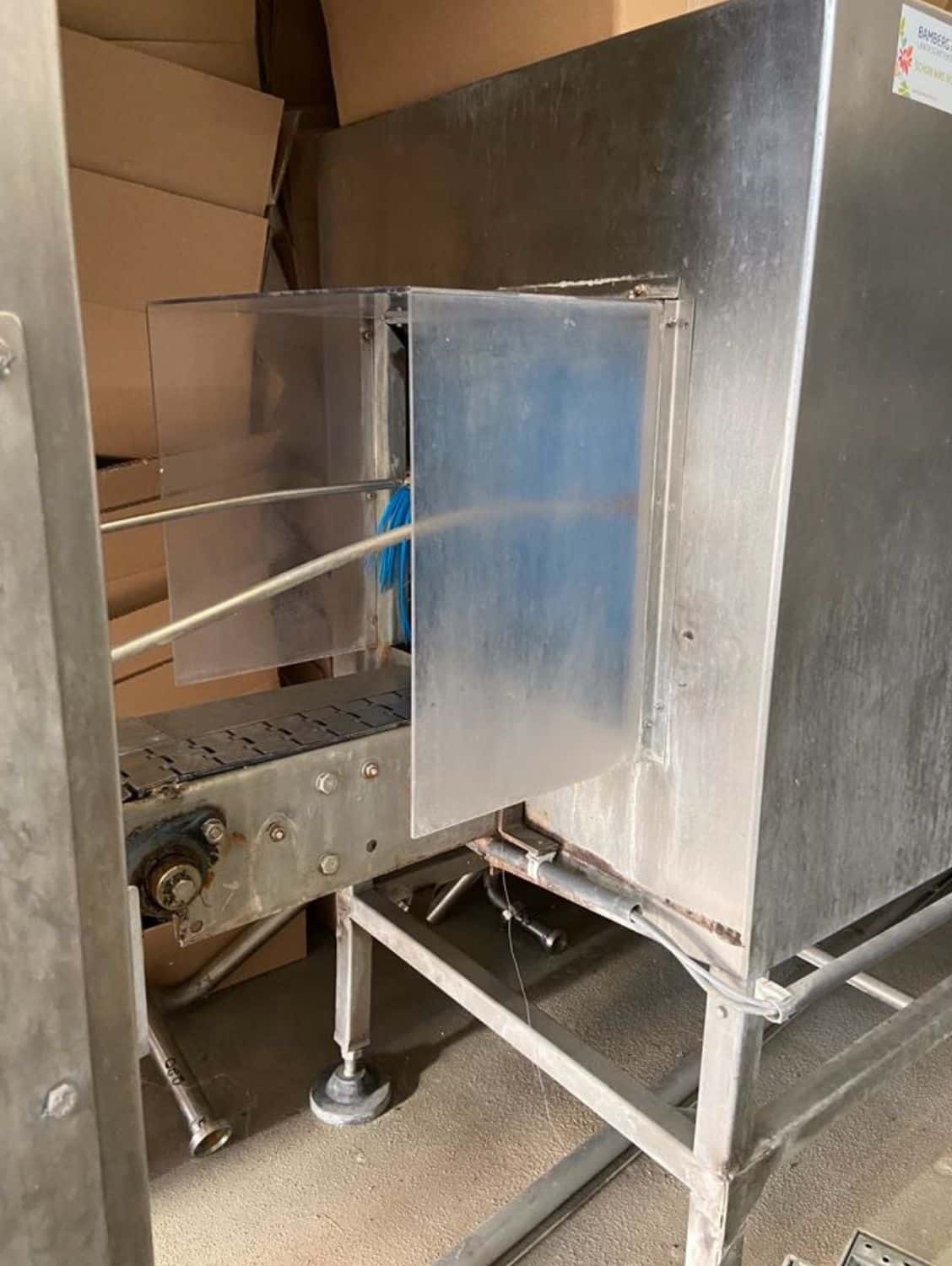Vue de droite de Nagel, PAC, Juwatec, ICS Ligne de remplissage de verre consigné pour bière, boisson non alcoolisée