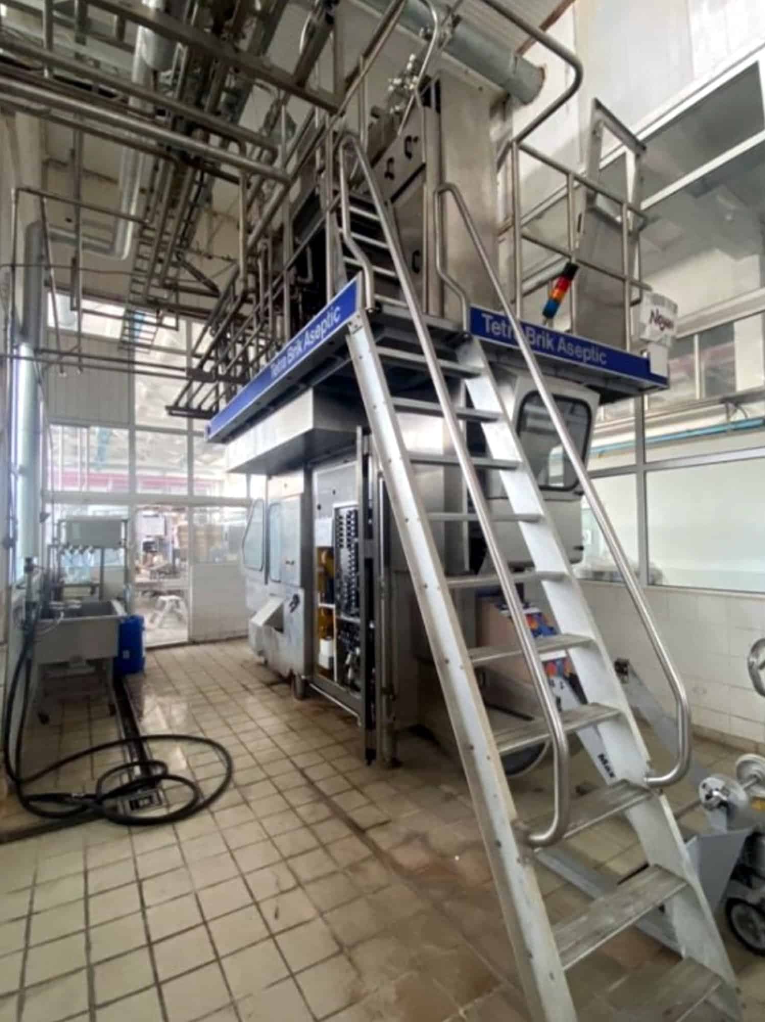 Vue de gauche of Tetra Pak TBA 8-1000 SQ