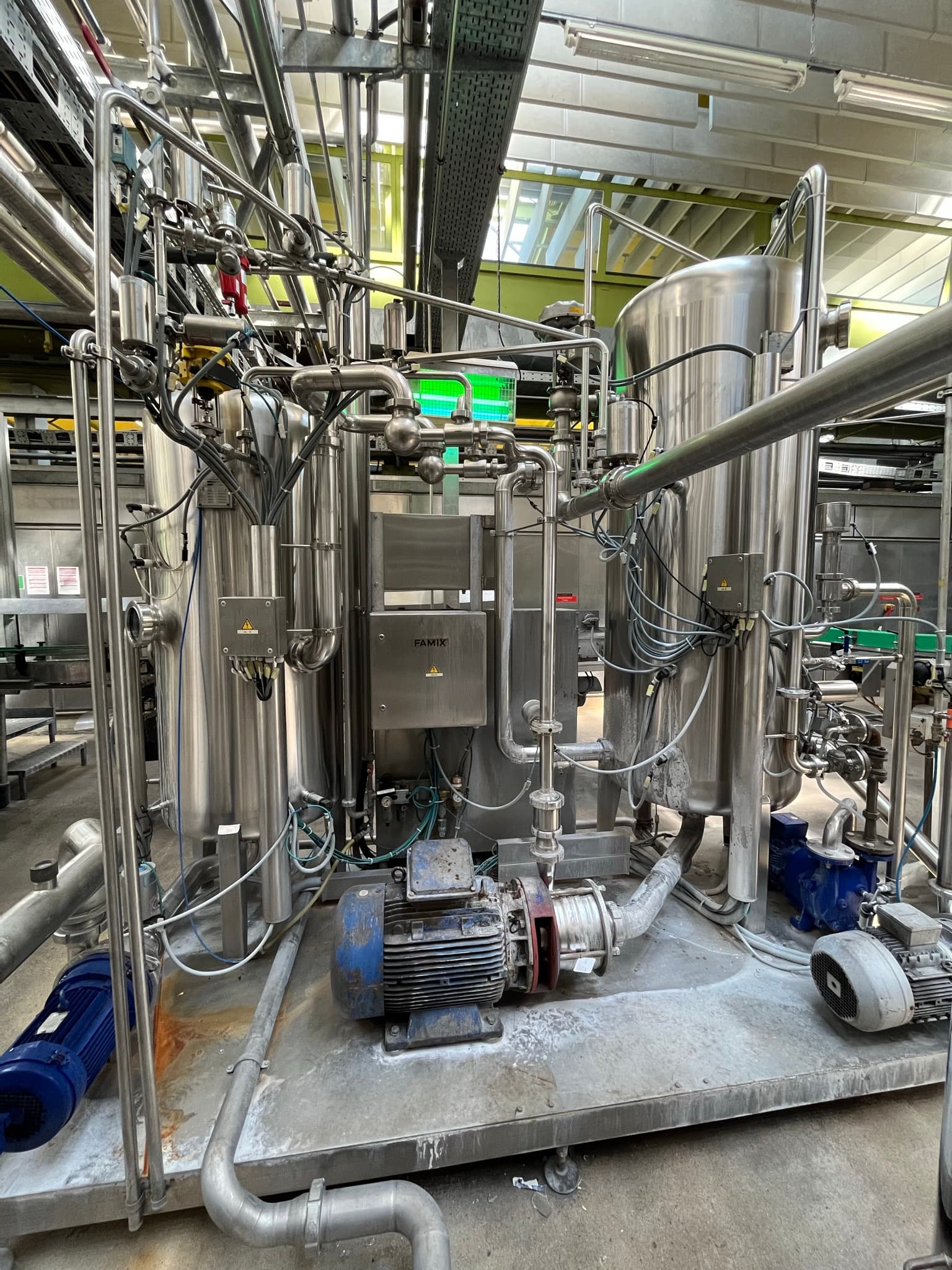 Vue de gauche of H. FALTERBAUM FAMIX-MASCHINENBAU GMBH FAMIX 35000